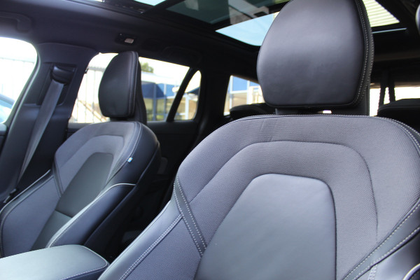 Volvo V60 2.0 T6 Plug-in hybrid AWD Plus Dark | Panoramadak | Trekhaak | BLIS | H/K | 360 Camera Volvo V60 2.0 T6 Plug-in hybrid AWD Plus Dark | Panoramadak | Trekhaak | BLIS | H/K | 360 Camera