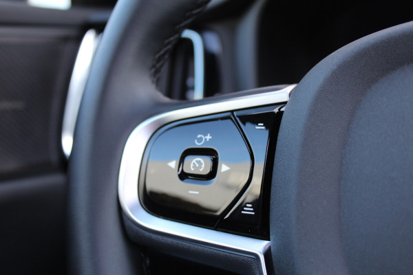 Volvo V60 2.0 T6 Plug-in hybrid AWD Plus Dark | Panoramadak | Trekhaak | BLIS | H/K | 360 Camera Volvo V60 2.0 T6 Plug-in hybrid AWD Plus Dark | Panoramadak | Trekhaak | BLIS | H/K | 360 Camera