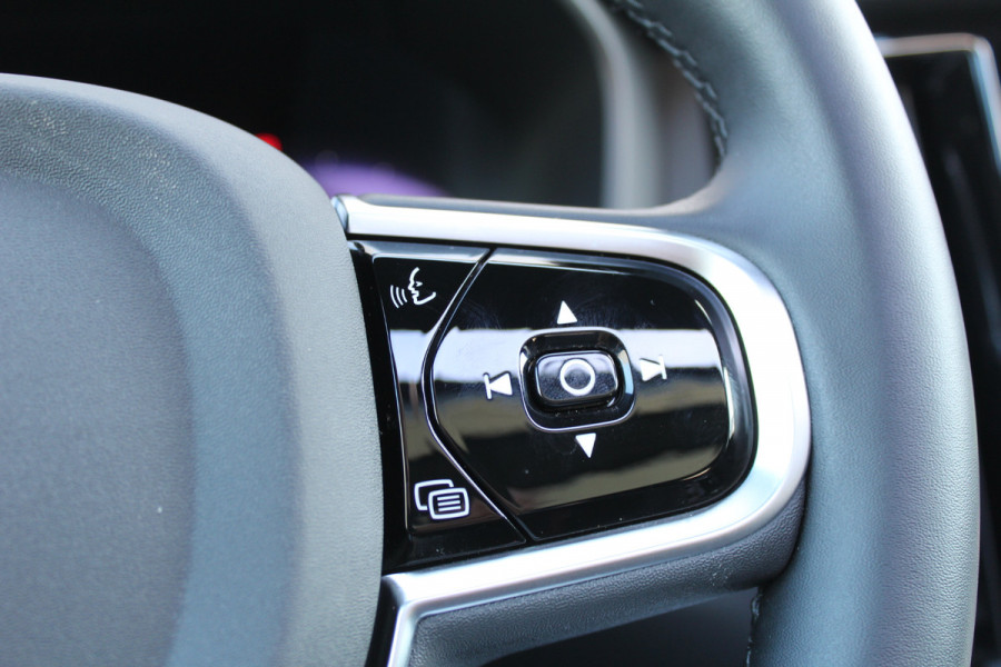 Volvo V60 2.0 T6 Plug-in hybrid AWD Plus Dark | Panoramadak | Trekhaak | BLIS | H/K | 360 Camera Volvo V60 2.0 T6 Plug-in hybrid AWD Plus Dark | Panoramadak | Trekhaak | BLIS | H/K | 360 Camera