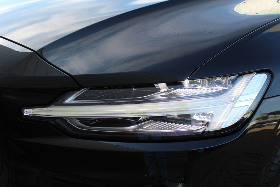 Volvo V60 2.0 T6 Plug-in hybrid AWD Plus Dark | Panoramadak | Trekhaak | BLIS | H/K | 360 Camera Volvo V60 2.0 T6 Plug-in hybrid AWD Plus Dark | Panoramadak | Trekhaak | BLIS | H/K | 360 Camera