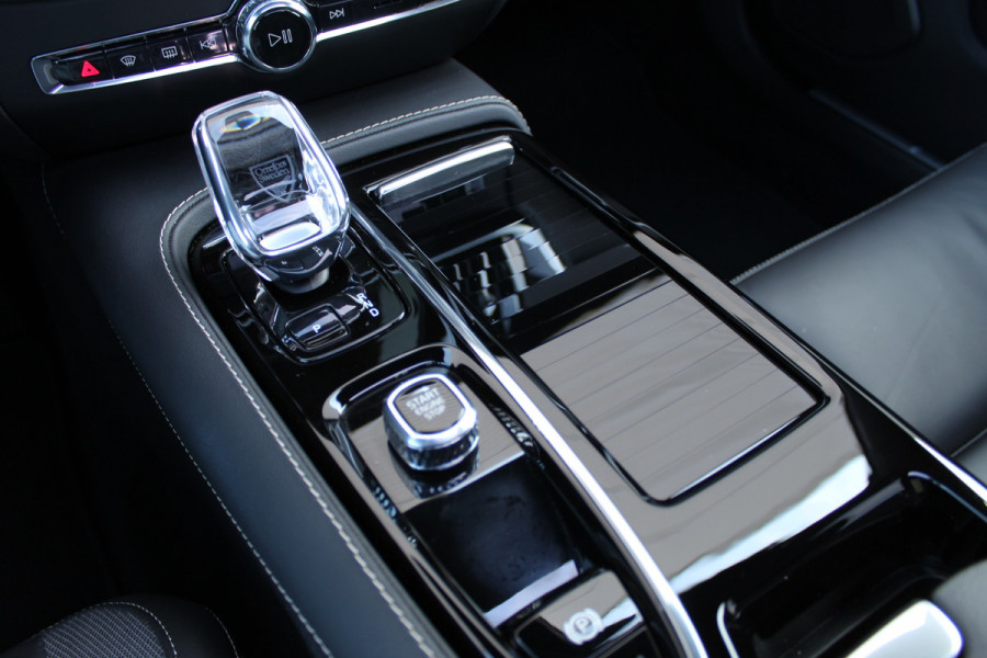 Volvo V60 2.0 T6 Plug-in hybrid AWD Plus Dark | Panoramadak | Trekhaak | BLIS | H/K | 360 Camera Volvo V60 2.0 T6 Plug-in hybrid AWD Plus Dark | Panoramadak | Trekhaak | BLIS | H/K | 360 Camera