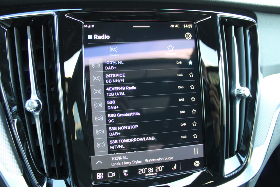 Volvo V60 2.0 T6 Plug-in hybrid AWD Plus Dark | Panoramadak | Trekhaak | BLIS | H/K | 360 Camera Volvo V60 2.0 T6 Plug-in hybrid AWD Plus Dark | Panoramadak | Trekhaak | BLIS | H/K | 360 Camera