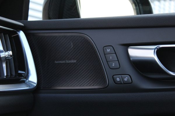 Volvo V60 2.0 T6 Plug-in hybrid AWD Plus Dark | Panoramadak | Trekhaak | BLIS | H/K | 360 Camera Volvo V60 2.0 T6 Plug-in hybrid AWD Plus Dark | Panoramadak | Trekhaak | BLIS | H/K | 360 Camera