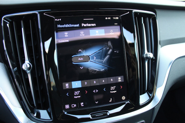 Volvo V60 2.0 T6 Plug-in hybrid AWD Plus Dark | Panoramadak | Trekhaak | BLIS | H/K | 360 Camera Volvo V60 2.0 T6 Plug-in hybrid AWD Plus Dark | Panoramadak | Trekhaak | BLIS | H/K | 360 Camera