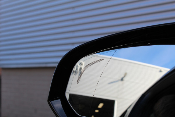 Volvo V60 2.0 T6 Plug-in hybrid AWD Plus Dark | Panoramadak | Trekhaak | BLIS | H/K | 360 Camera Volvo V60 2.0 T6 Plug-in hybrid AWD Plus Dark | Panoramadak | Trekhaak | BLIS | H/K | 360 Camera