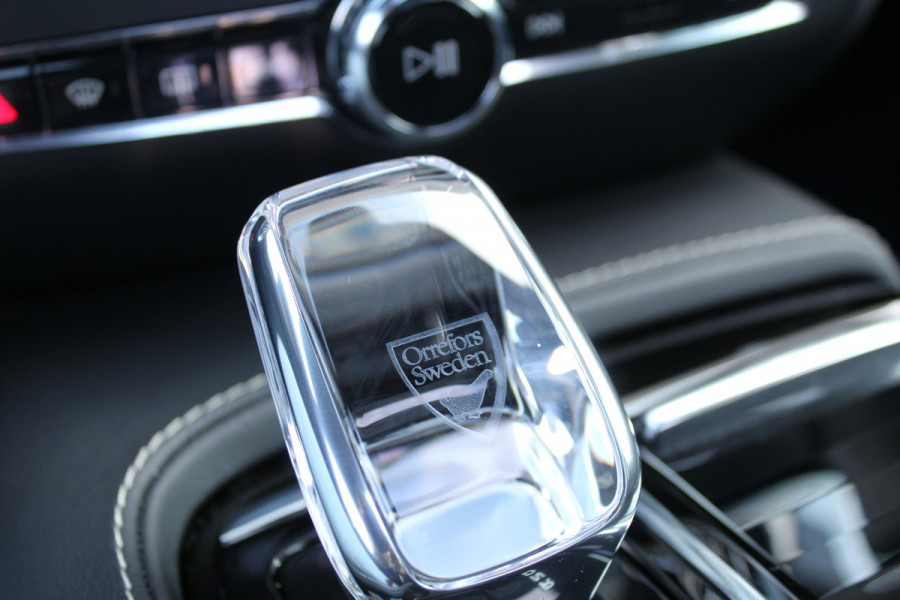 Volvo V60 2.0 T6 Plug-in hybrid AWD Plus Dark | Panoramadak | Trekhaak | BLIS | H/K | 360 Camera Volvo V60 2.0 T6 Plug-in hybrid AWD Plus Dark | Panoramadak | Trekhaak | BLIS | H/K | 360 Camera