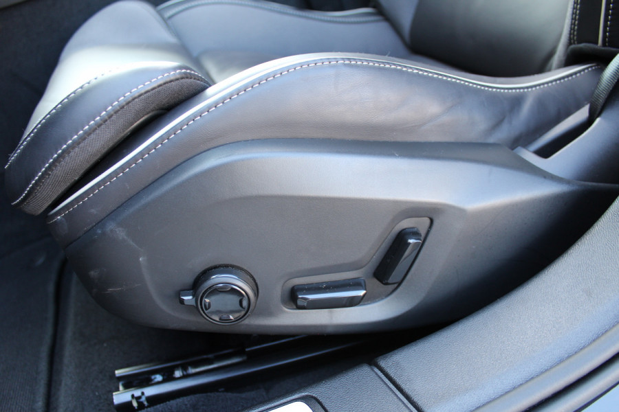 Volvo V60 2.0 T6 Plug-in hybrid AWD Plus Dark | Panoramadak | Trekhaak | BLIS | H/K | 360 Camera Volvo V60 2.0 T6 Plug-in hybrid AWD Plus Dark | Panoramadak | Trekhaak | BLIS | H/K | 360 Camera