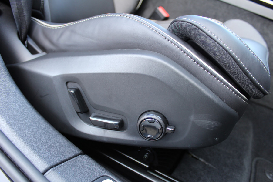 Volvo V60 2.0 T6 Plug-in hybrid AWD Plus Dark | Panoramadak | Trekhaak | BLIS | H/K | 360 Camera Volvo V60 2.0 T6 Plug-in hybrid AWD Plus Dark | Panoramadak | Trekhaak | BLIS | H/K | 360 Camera