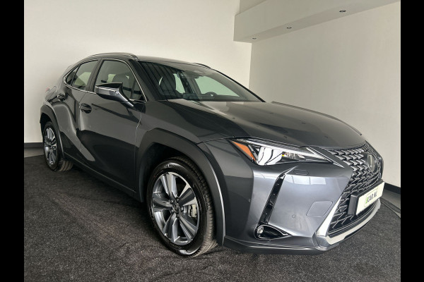 Lexus UX 300e Luxury Line 73 kWh | 45% korting | Winter-pakket | Tech Pack | Mark Levinson geluid! | Navigatie | Nieuwprijs € 61.095,00 |