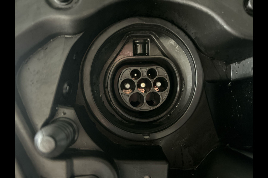 Lexus UX 300e Luxury Line 73 kWh | 45% korting | Winter-pakket | Tech Pack | Navigatie | Nieuwprijs € 61.095,00 |