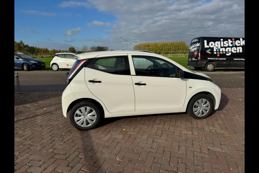 Toyota Aygo 1.0 VVT-i x-fun AIRCO NL AUTO Toyota Aygo 1.0 VVT-i x-fun AIRCO NL AUTO