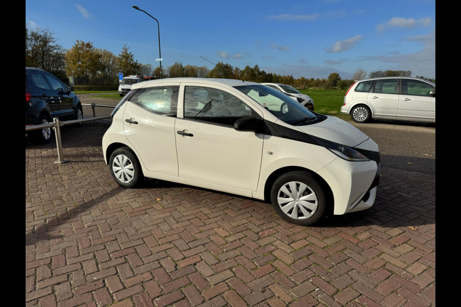 Toyota Aygo 1.0 VVT-i x-fun AIRCO NL AUTO Toyota Aygo 1.0 VVT-i x-fun AIRCO NL AUTO