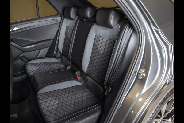 Volkswagen T-Roc 1.5 TSI R-Line Business / 150pk / Panorama dak / Beats / Stoel en stuurverwarming / Volkswagen T-Roc 1.5 TSI R-Line Business / 150pk / Panorama dak / Beats / Stoel en stuurverwarming /