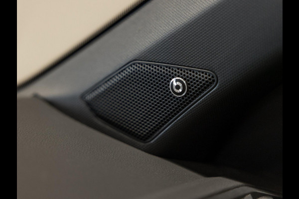 Volkswagen T-Roc 1.5 TSI R-Line Business / 150pk / Panorama dak / Beats / Stoel en stuurverwarming / Volkswagen T-Roc 1.5 TSI R-Line Business / 150pk / Panorama dak / Beats / Stoel en stuurverwarming /