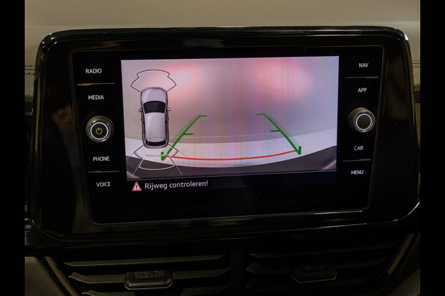 Volkswagen T-Roc 1.5 TSI R-Line Business / 150pk / Panorama dak / Beats / Stoel en stuurverwarming / Volkswagen T-Roc 1.5 TSI R-Line Business / 150pk / Panorama dak / Beats / Stoel en stuurverwarming /