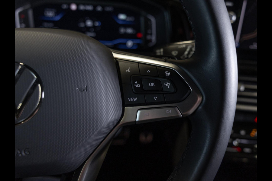 Volkswagen T-Roc 1.5 TSI R-Line Business / 150pk / Panorama dak / Beats / Stoel en stuurverwarming / Volkswagen T-Roc 1.5 TSI R-Line Business / 150pk / Panorama dak / Beats / Stoel en stuurverwarming /