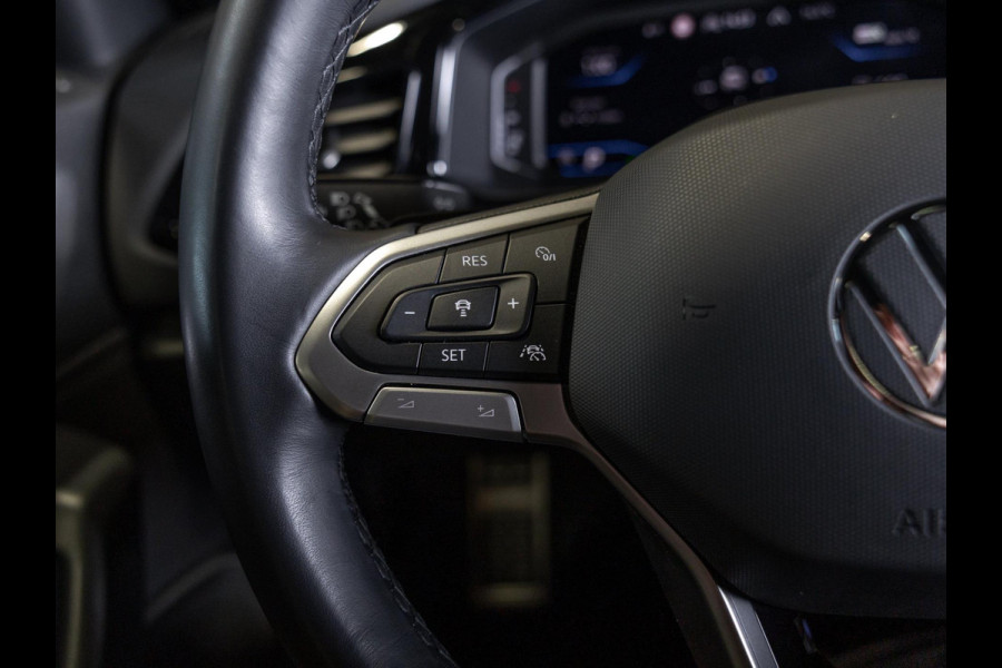 Volkswagen T-Roc 1.5 TSI R-Line Business / 150pk / Panorama dak / Beats / Stoel en stuurverwarming / Volkswagen T-Roc 1.5 TSI R-Line Business / 150pk / Panorama dak / Beats / Stoel en stuurverwarming /