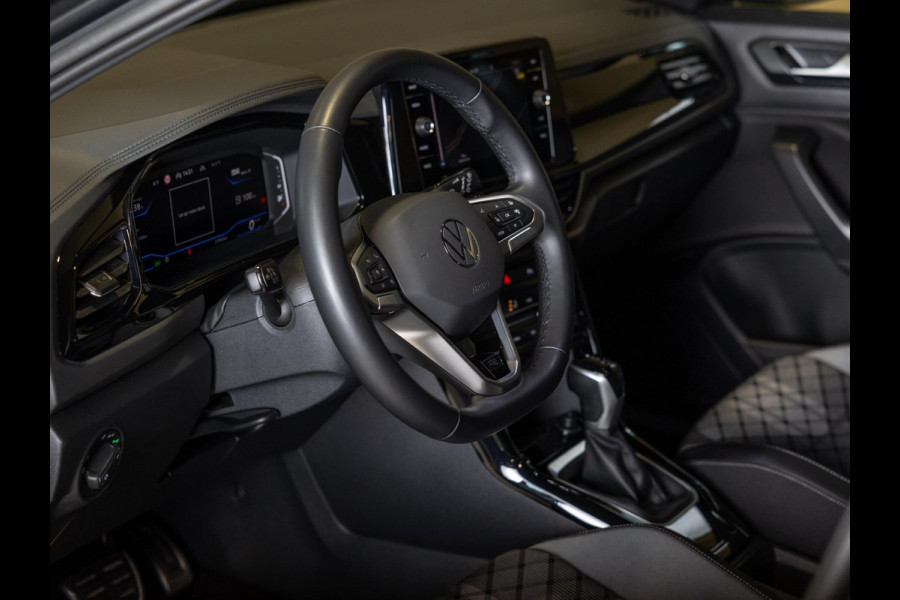 Volkswagen T-Roc 1.5 TSI R-Line Business / 150pk / Panorama dak / Beats / Stoel en stuurverwarming / Volkswagen T-Roc 1.5 TSI R-Line Business / 150pk / Panorama dak / Beats / Stoel en stuurverwarming /