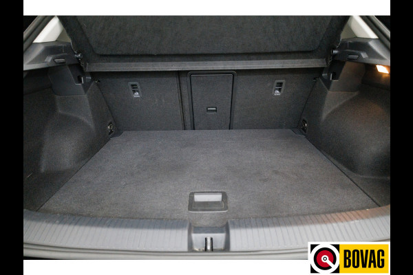 Volkswagen T-Roc 1.0 TSI 116 PK Business Edition | Stoelverw. | Apple Carplay / Android auto | PDC V+A | Automatisch inparkeren, Climate control, all season banden, extra getint glas achter