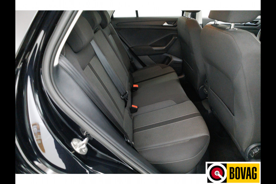 Volkswagen T-Roc 1.0 TSI 116 PK Business Edition | Stoelverw. | Apple Carplay / Android auto | PDC V+A | Automatisch inparkeren, Climate control, all season banden, extra getint glas achter