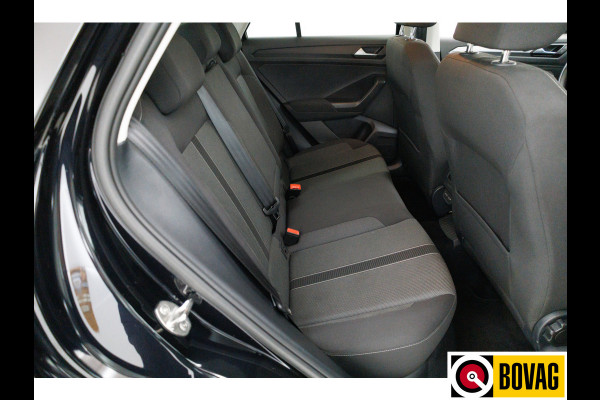 Volkswagen T-Roc 1.0 TSI 116 PK Business Edition | Stoelverw. | Apple Carplay / Android auto | PDC V+A | Automatisch inparkeren, Climate control, all season banden, extra getint glas achter