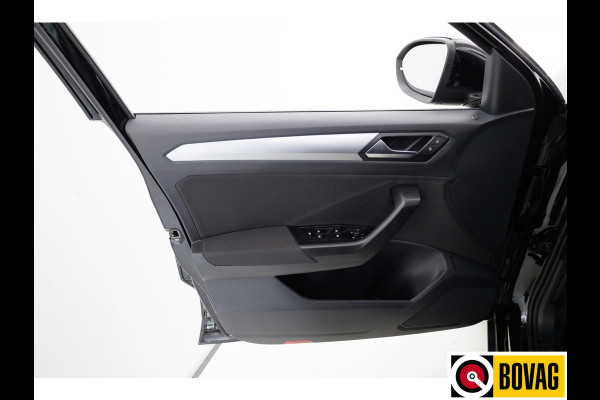 Volkswagen T-Roc 1.0 TSI 116 PK Business Edition | Stoelverw. | Apple Carplay / Android auto | PDC V+A | Automatisch inparkeren, Climate control, all season banden, extra getint glas achter