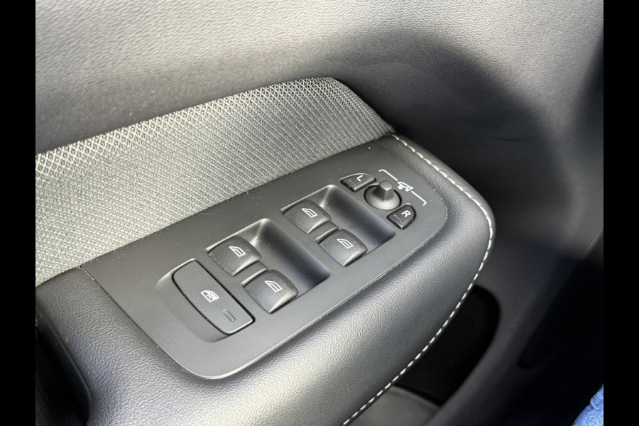 Volvo XC60 2.0 B4 R-Design | Pano | Trekhaak | H/K | Memory | Google Maps | 21 inch