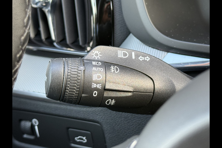 Volvo XC60 2.0 B4 R-Design | Pano | Trekhaak | H/K | Memory | Google Maps | 21 inch