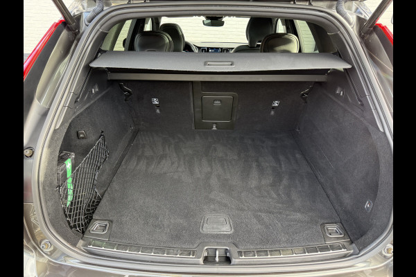 Volvo XC60 2.0 B4 R-Design | Pano | Trekhaak | H/K | Memory | Google Maps | 21 inch