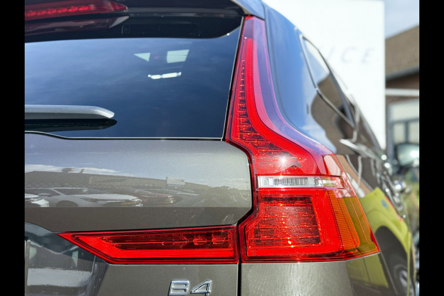 Volvo XC60 2.0 B4 R-Design | Pano | Trekhaak | H/K | Memory | Google Maps | 21 inch