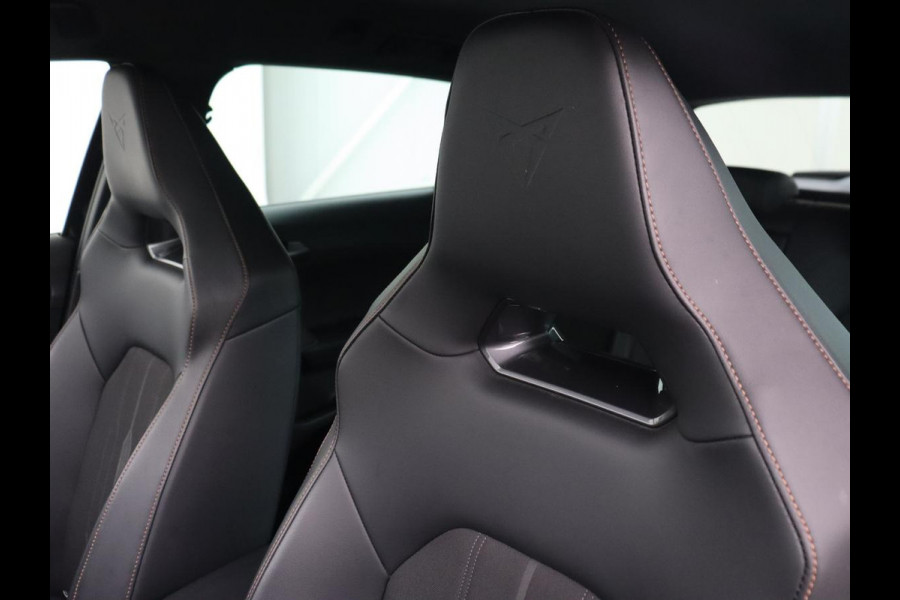 CUPRA Leon 1.4 eHybrid | 245pk | Trekhaak | Stoel & stuurverwarming | Camera | Carplay | Adaptive cruise | Navigatie | Sfeerverlichting | Full LED | Keyless | Sportstoelen | PHEV | Plug In CUPRA Leon 1.4 eHybrid | 245pk | Trekhaak | Stoel & stuurverwarming | Camera | Carplay | Adaptive cruise | Navigatie | Sfeerverlichting | Full LED | Keyless | Sportstoelen | PHEV | Plug In