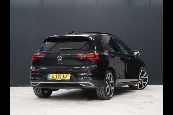 Volkswagen Golf 1.4 eHybrid GTE [MEMORY SEATS, SPORT INTERIEUR, KANTELDAK, APPLE CARPLAY, ANDROID, ADAPTIVE CRUISE, CAMERA, VOL LEDER, STOELVERKOELING, STOELVERWARMING, PDC V+A, NIEUWSTAAT]