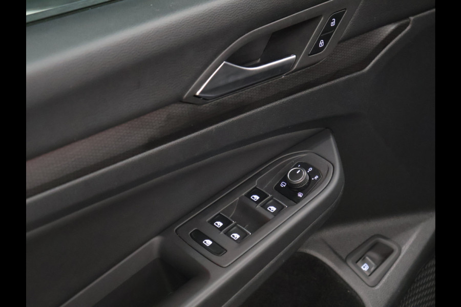 Volkswagen Golf 1.4 eHybrid GTE [MEMORY SEATS, SPORT INTERIEUR, KANTELDAK, APPLE CARPLAY, ANDROID, ADAPTIVE CRUISE, CAMERA, VOL LEDER, STOELVERKOELING, STOELVERWARMING, PDC V+A, NIEUWSTAAT]