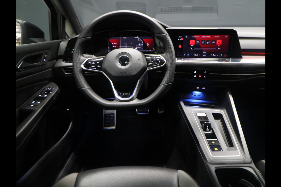 Volkswagen Golf 1.4 eHybrid GTE [MEMORY SEATS, SPORT INTERIEUR, KANTELDAK, APPLE CARPLAY, ANDROID, ADAPTIVE CRUISE, CAMERA, VOL LEDER, STOELVERKOELING, STOELVERWARMING, PDC V+A, NIEUWSTAAT]