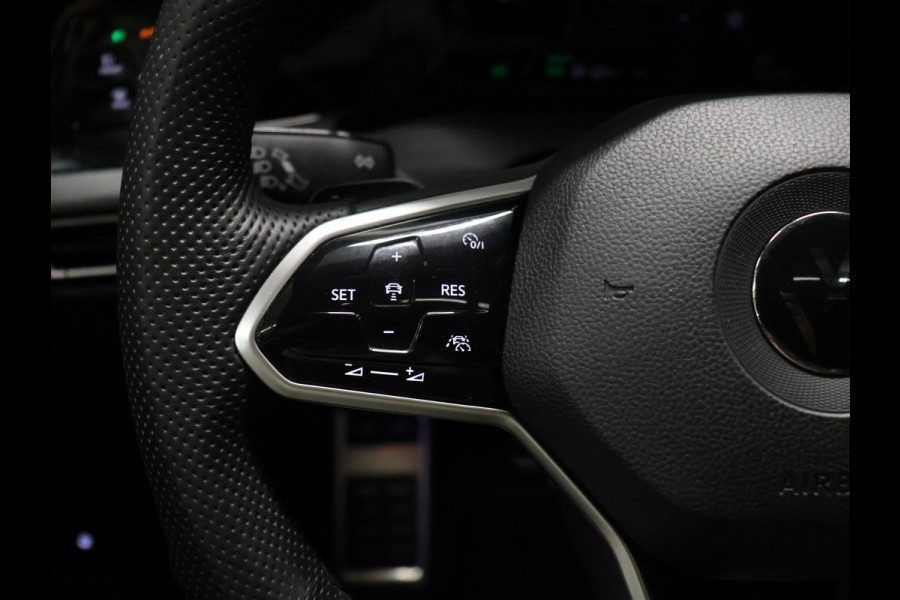 Volkswagen Golf 1.4 eHybrid GTE [MEMORY SEATS, SPORT INTERIEUR, KANTELDAK, APPLE CARPLAY, ANDROID, ADAPTIVE CRUISE, CAMERA, VOL LEDER, STOELVERKOELING, STOELVERWARMING, PDC V+A, NIEUWSTAAT]