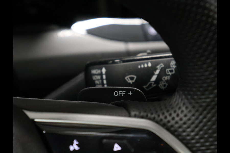 Volkswagen Golf 1.4 eHybrid GTE [MEMORY SEATS, SPORT INTERIEUR, KANTELDAK, APPLE CARPLAY, ANDROID, ADAPTIVE CRUISE, CAMERA, VOL LEDER, STOELVERKOELING, STOELVERWARMING, PDC V+A, NIEUWSTAAT]