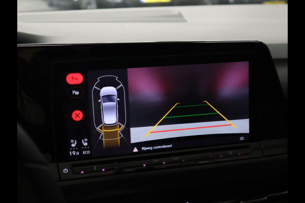 Volkswagen Golf 1.4 eHybrid GTE [MEMORY SEATS, SPORT INTERIEUR, KANTELDAK, APPLE CARPLAY, ANDROID, ADAPTIVE CRUISE, CAMERA, VOL LEDER, STOELVERKOELING, STOELVERWARMING, PDC V+A, NIEUWSTAAT]