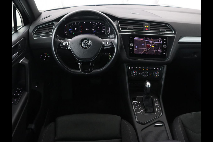 Volkswagen Tiguan 1.5 TSI R Line | Panoramadak | Trekhaak | Stoelverwarming | Camera | Adaptive cruise | Virtual Cockpit | 19'' | Carplay | Park Assist | Navigatie | Full LED Volkswagen Tiguan 1.5 TSI R Line | Panoramadak | Trekhaak | Stoelverwarming | Camera | Adaptive cruise | Virtual Cockpit | 19'' | Carplay | Park Assist | Navigatie | Full LED