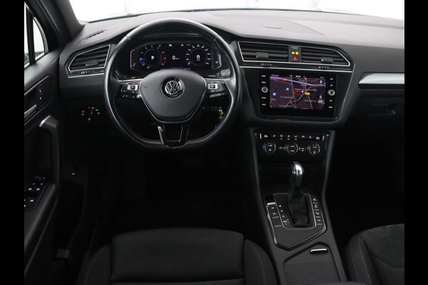 Volkswagen Tiguan 1.5 TSI R Line | Panoramadak | Trekhaak | Stoelverwarming | Camera | Adaptive cruise | Virtual Cockpit | 19'' | Carplay | Park Assist | Navigatie | Full LED Volkswagen Tiguan 1.5 TSI R Line | Panoramadak | Trekhaak | Stoelverwarming | Camera | Adaptive cruise | Virtual Cockpit | 19'' | Carplay | Park Assist | Navigatie | Full LED