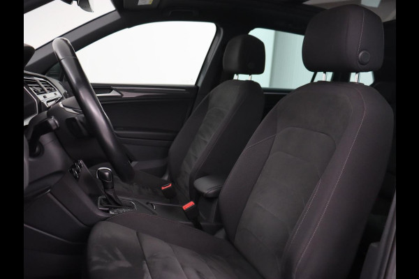 Volkswagen Tiguan 1.5 TSI R Line | Panoramadak | Trekhaak | Stoelverwarming | Camera | Adaptive cruise | Virtual Cockpit | 19'' | Carplay | Park Assist | Navigatie | Full LED Volkswagen Tiguan 1.5 TSI R Line | Panoramadak | Trekhaak | Stoelverwarming | Camera | Adaptive cruise | Virtual Cockpit | 19'' | Carplay | Park Assist | Navigatie | Full LED