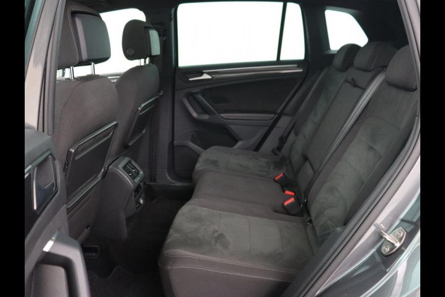 Volkswagen Tiguan 1.5 TSI R Line | Panoramadak | Trekhaak | Stoelverwarming | Camera | Adaptive cruise | Virtual Cockpit | 19'' | Carplay | Park Assist | Navigatie | Full LED Volkswagen Tiguan 1.5 TSI R Line | Panoramadak | Trekhaak | Stoelverwarming | Camera | Adaptive cruise | Virtual Cockpit | 19'' | Carplay | Park Assist | Navigatie | Full LED