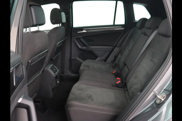 Volkswagen Tiguan 1.5 TSI R Line | Panoramadak | Trekhaak | Stoelverwarming | Camera | Adaptive cruise | Virtual Cockpit | 19'' | Carplay | Park Assist | Navigatie | Full LED Volkswagen Tiguan 1.5 TSI R Line | Panoramadak | Trekhaak | Stoelverwarming | Camera | Adaptive cruise | Virtual Cockpit | 19'' | Carplay | Park Assist | Navigatie | Full LED