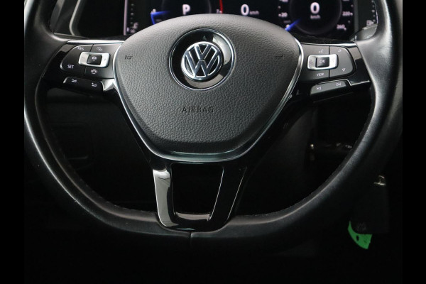 Volkswagen Tiguan 1.5 TSI R Line | Panoramadak | Trekhaak | Stoelverwarming | Camera | Adaptive cruise | Virtual Cockpit | 19'' | Carplay | Park Assist | Navigatie | Full LED Volkswagen Tiguan 1.5 TSI R Line | Panoramadak | Trekhaak | Stoelverwarming | Camera | Adaptive cruise | Virtual Cockpit | 19'' | Carplay | Park Assist | Navigatie | Full LED