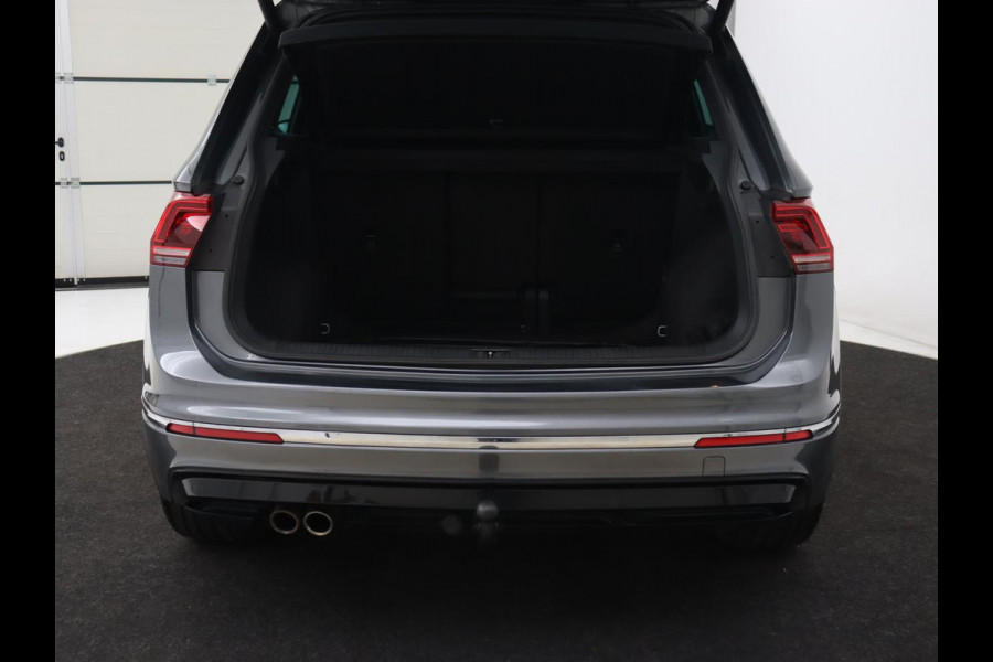 Volkswagen Tiguan 1.5 TSI R Line | Panoramadak | Trekhaak | Stoelverwarming | Camera | Adaptive cruise | Virtual Cockpit | 19'' | Carplay | Park Assist | Navigatie | Full LED Volkswagen Tiguan 1.5 TSI R Line | Panoramadak | Trekhaak | Stoelverwarming | Camera | Adaptive cruise | Virtual Cockpit | 19'' | Carplay | Park Assist | Navigatie | Full LED