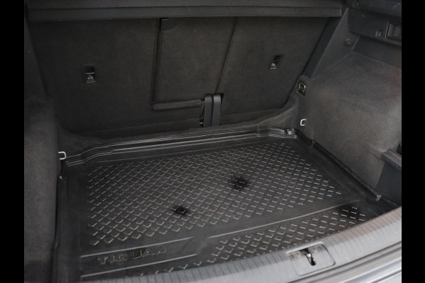 Volkswagen Tiguan 1.5 TSI R Line | Panoramadak | Trekhaak | Stoelverwarming | Camera | Adaptive cruise | Virtual Cockpit | 19'' | Carplay | Park Assist | Navigatie | Full LED Volkswagen Tiguan 1.5 TSI R Line | Panoramadak | Trekhaak | Stoelverwarming | Camera | Adaptive cruise | Virtual Cockpit | 19'' | Carplay | Park Assist | Navigatie | Full LED