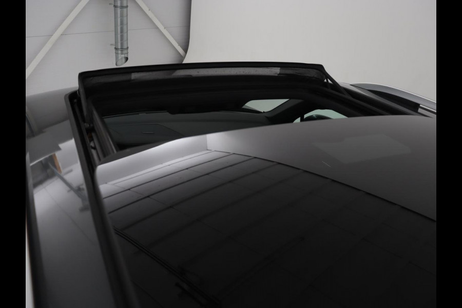 Volkswagen Tiguan 1.5 TSI R Line | Panoramadak | Trekhaak | Stoelverwarming | Camera | Adaptive cruise | Virtual Cockpit | 19'' | Carplay | Park Assist | Navigatie | Full LED Volkswagen Tiguan 1.5 TSI R Line | Panoramadak | Trekhaak | Stoelverwarming | Camera | Adaptive cruise | Virtual Cockpit | 19'' | Carplay | Park Assist | Navigatie | Full LED