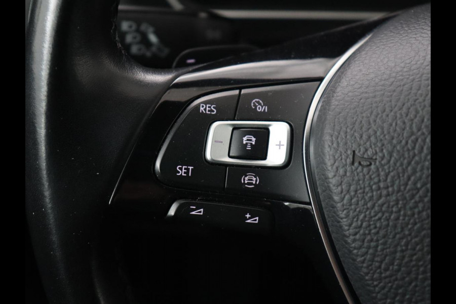 Volkswagen Tiguan 1.5 TSI R Line | Panoramadak | Trekhaak | Stoelverwarming | Camera | Adaptive cruise | Virtual Cockpit | 19'' | Carplay | Park Assist | Navigatie | Full LED Volkswagen Tiguan 1.5 TSI R Line | Panoramadak | Trekhaak | Stoelverwarming | Camera | Adaptive cruise | Virtual Cockpit | 19'' | Carplay | Park Assist | Navigatie | Full LED