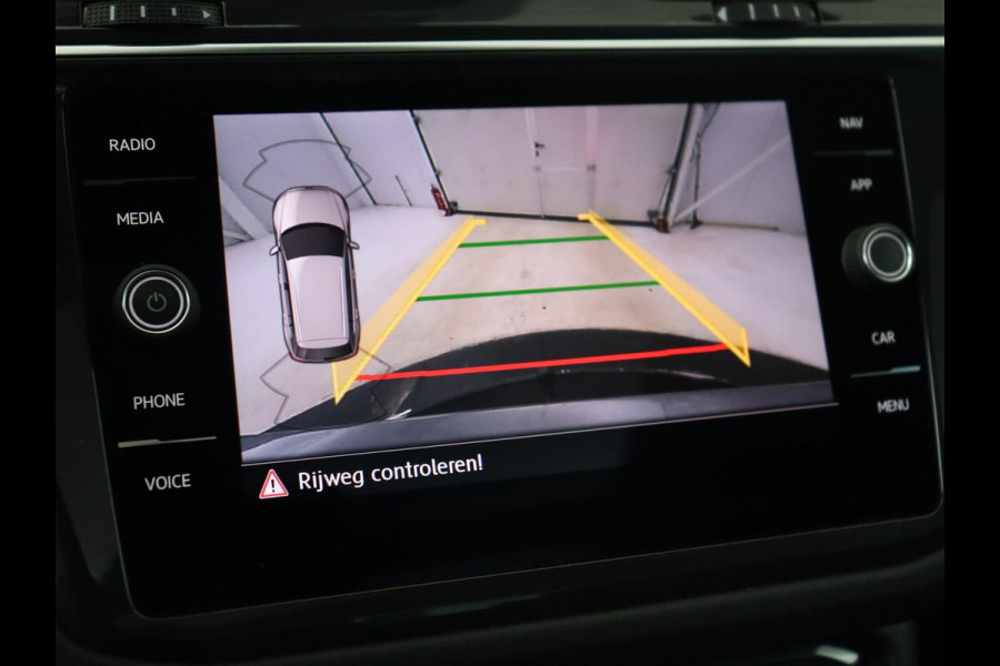 Volkswagen Tiguan 1.5 TSI R Line | Panoramadak | Trekhaak | Stoelverwarming | Camera | Adaptive cruise | Virtual Cockpit | 19'' | Carplay | Park Assist | Navigatie | Full LED Volkswagen Tiguan 1.5 TSI R Line | Panoramadak | Trekhaak | Stoelverwarming | Camera | Adaptive cruise | Virtual Cockpit | 19'' | Carplay | Park Assist | Navigatie | Full LED