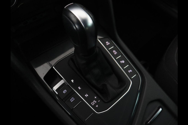 Volkswagen Tiguan 1.5 TSI R Line | Panoramadak | Trekhaak | Stoelverwarming | Camera | Adaptive cruise | Virtual Cockpit | 19'' | Carplay | Park Assist | Navigatie | Full LED Volkswagen Tiguan 1.5 TSI R Line | Panoramadak | Trekhaak | Stoelverwarming | Camera | Adaptive cruise | Virtual Cockpit | 19'' | Carplay | Park Assist | Navigatie | Full LED