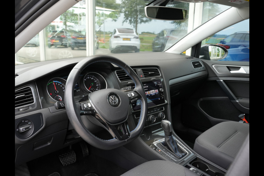 Volkswagen e-Golf E-DITION | Navigatie | Climate Control | ACC | Stoelverwarming Volkswagen e-Golf E-DITION | Navigatie | Climate Control | ACC | Stoelverwarming
